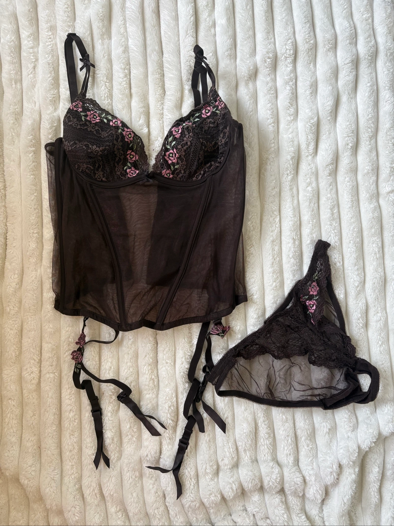Bustier guêpière porte-jarretelles femme vintage broderie fleurs
